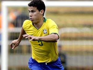 Hernanes con la maglia della nazionale brasiliana