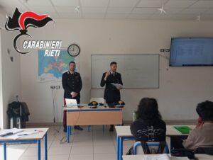 Carabinieri a confronto con gli studenti per promuovere la cultura della legalità
